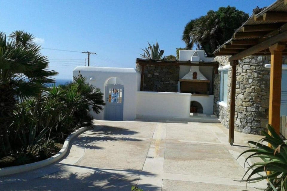 Mykonos Seaside Villa 3BR Aleomandra Gem Villa in Mykonos, Mikonos 846 00, Greece