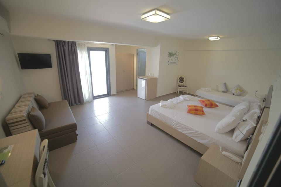 Day, Photo of the whole room