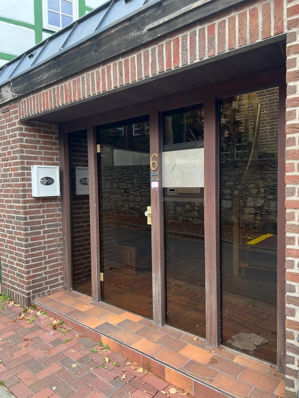 Facade/entrance