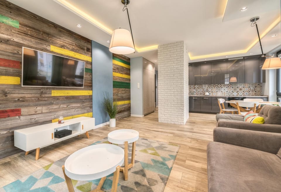 TV and multimedia, Kitchen or kitchenette, Living room, Seating area