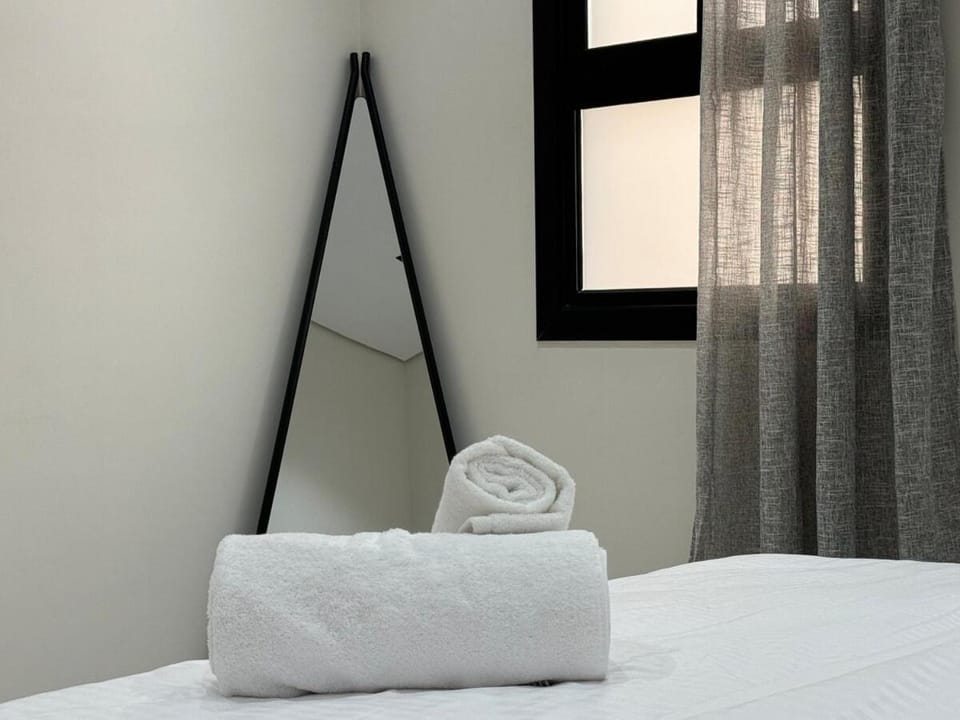 Bed, Photo of the whole room, Bedroom, towels