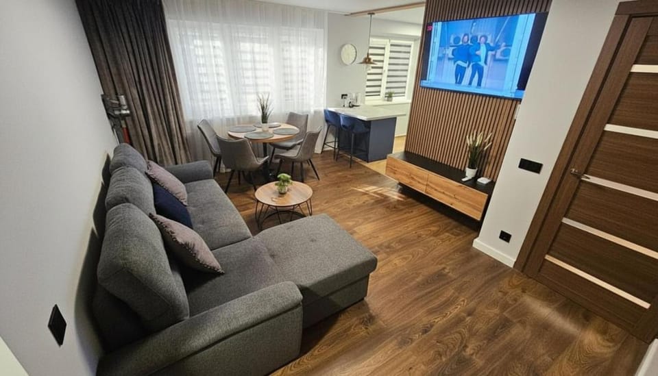 Communal lounge/ TV room, TV and multimedia, Living room, Seating area, Evening entertainment