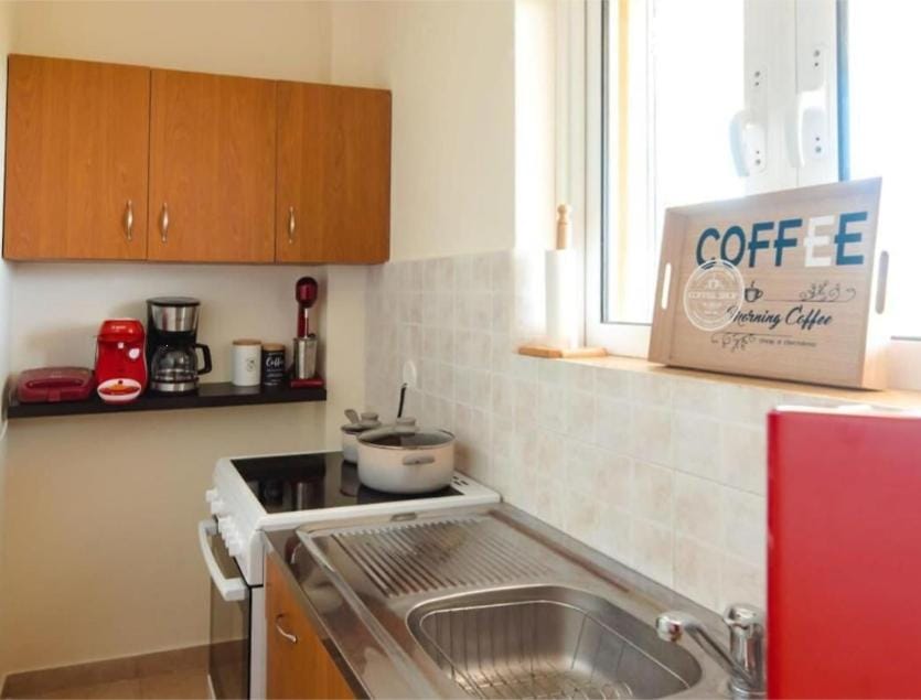 Coffee/tea facilities, Kitchen or kitchenette, stove, toaster