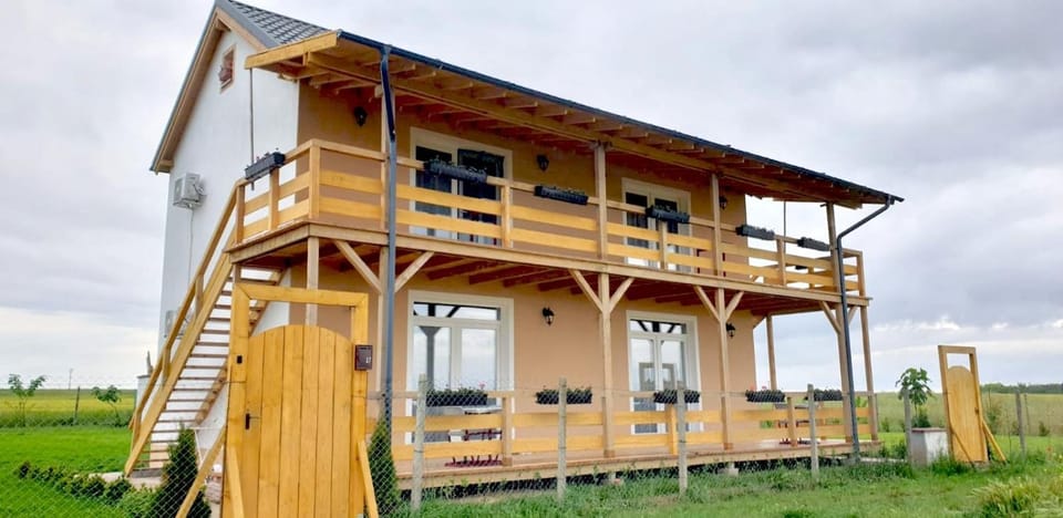 Property building, Day, Balcony/Terrace, Balcony/Terrace