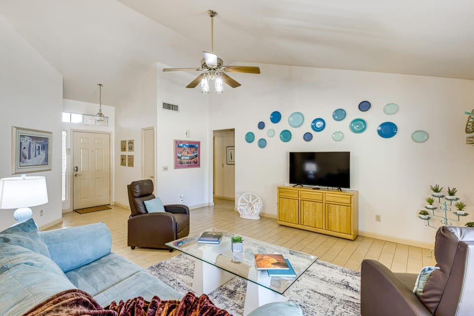 ‘Southwest Getaway’ w/ Fenced Yard in Chandler! House in Gilbert