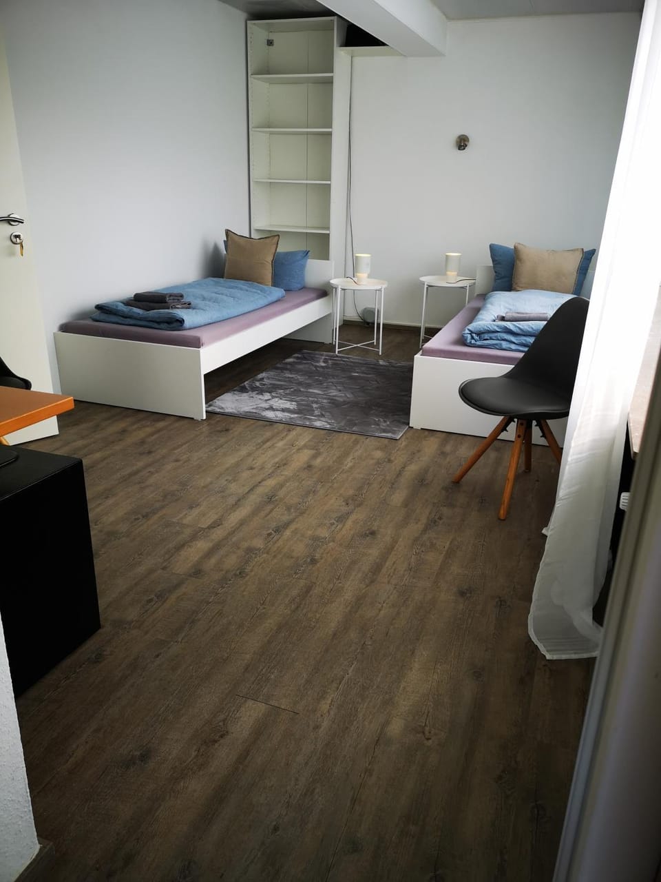 Bed, TV and multimedia, Photo of the whole room, Bedroom
