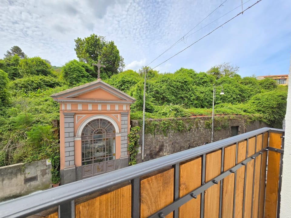 Garden view, Street view