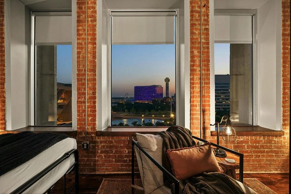 Loft in Downtown Dallas with Skyline views Apartment in Dallas