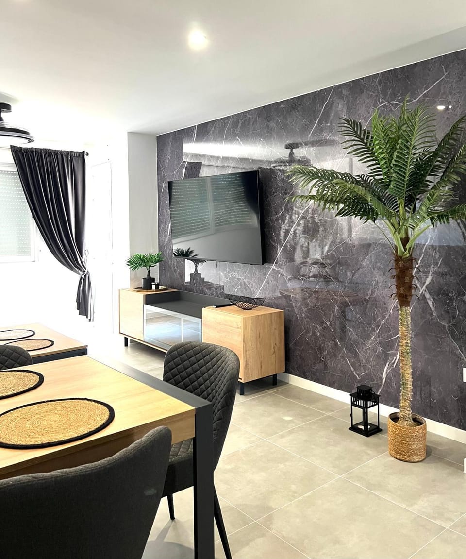 TV and multimedia, Living room, Seating area, Dining area