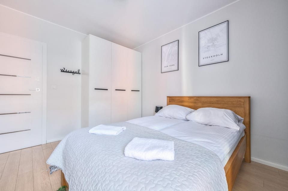 Bed, Photo of the whole room, Bedroom, towels, wardrobe