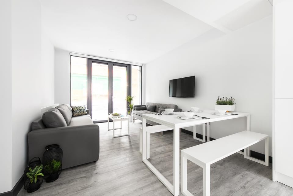 Communal lounge/ TV room, Dining area