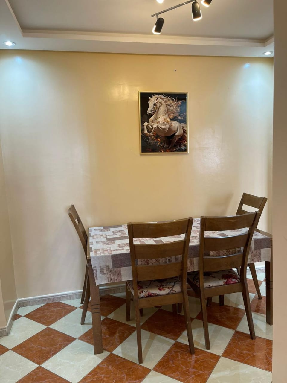 Seating area, Dining area