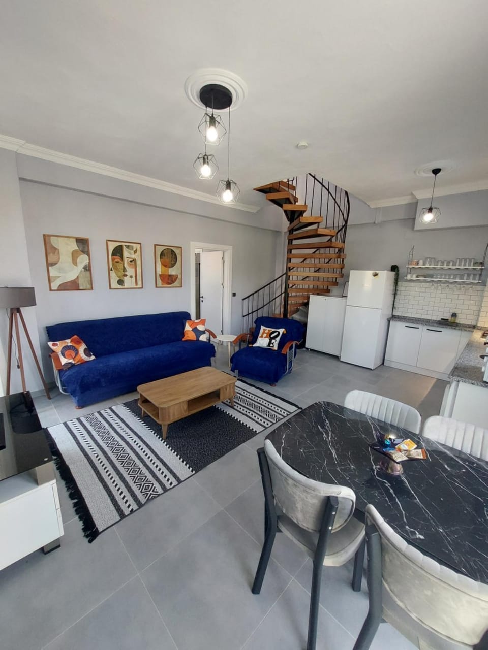 Living room, Seating area