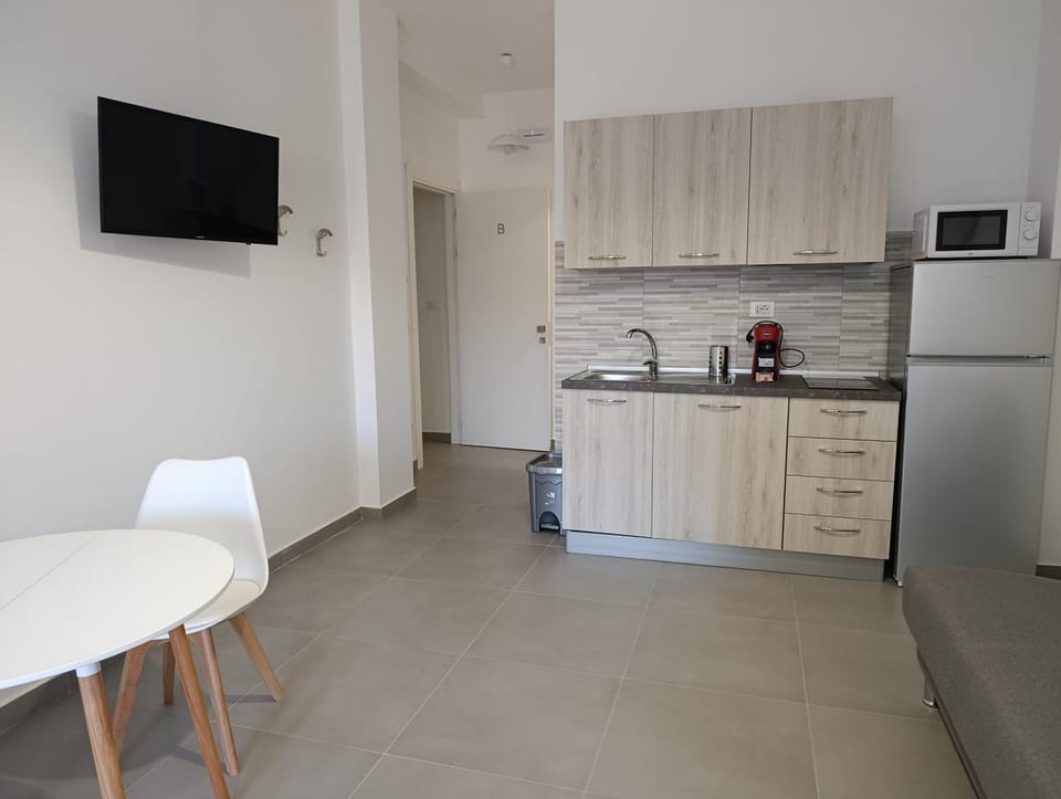 TV and multimedia, Kitchen or kitchenette, oven, stove