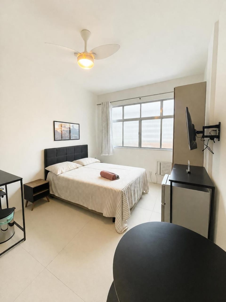 Bed, TV and multimedia, Living room, Photo of the whole room, Bedroom