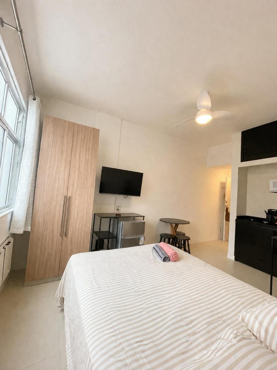 Bed, TV and multimedia, Photo of the whole room, Bedroom, wardrobe