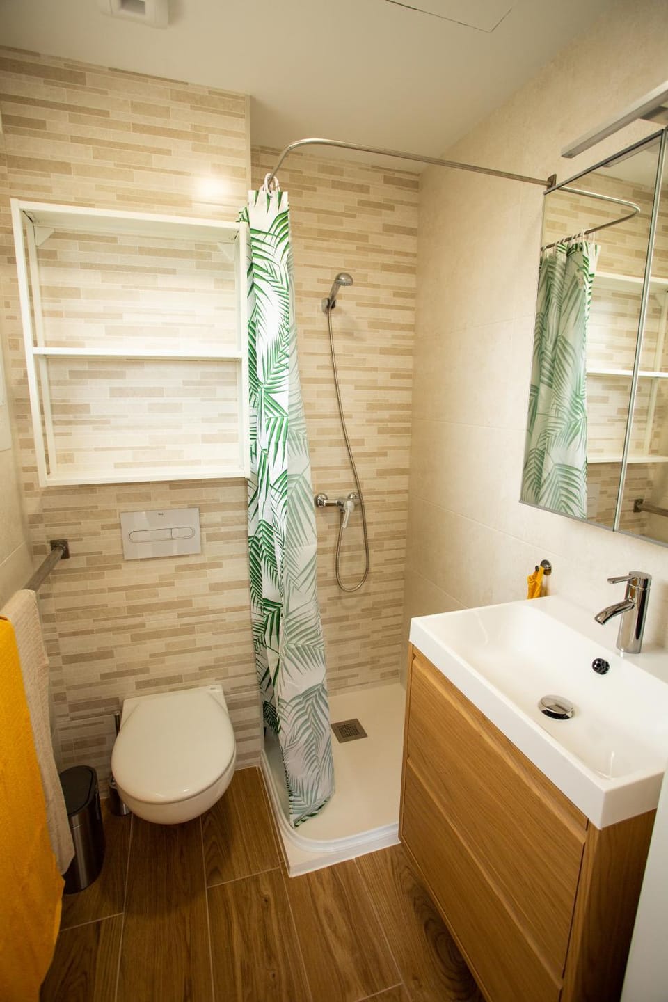 Shower, Toilet, Bathroom, towels