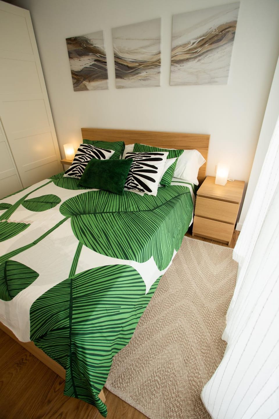 Bed, Photo of the whole room, Bedroom
