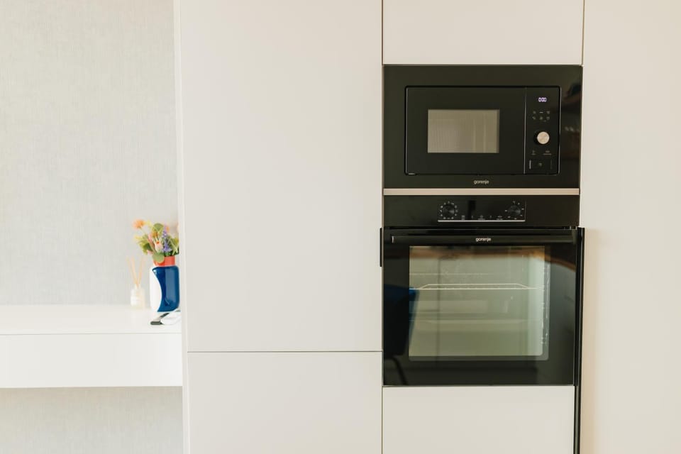 Kitchen or kitchenette, oven