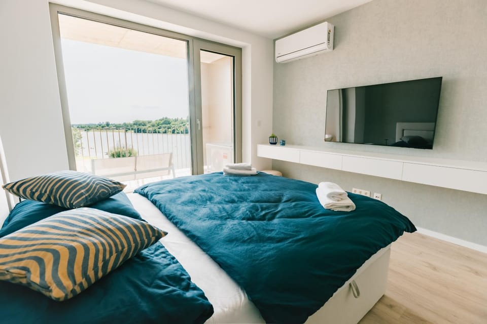 TV and multimedia, Bedroom, air conditioner