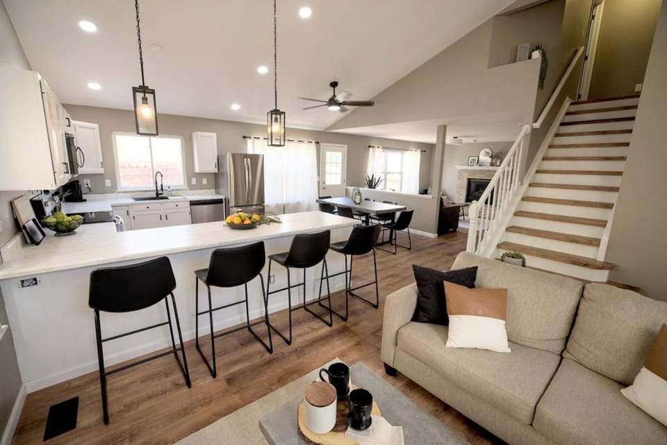 Pet Friendly Mtn Getaway Ping Pong Table King Bed House in Colorado Springs
