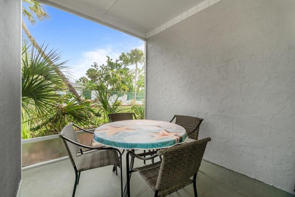 Sanibel Shores B2 House in Sanibel Island