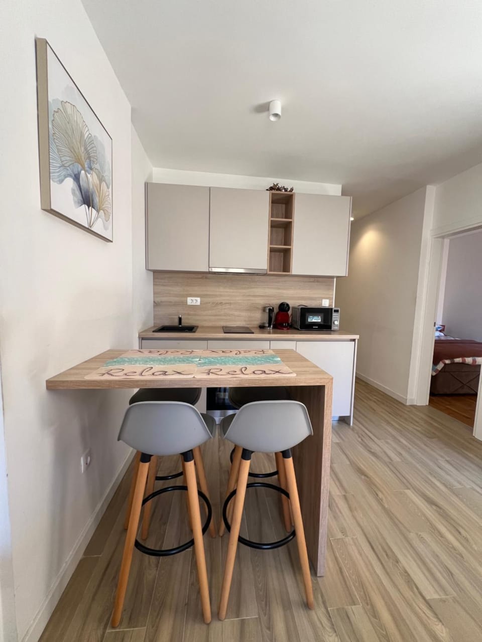 Kitchen or kitchenette, Dining area