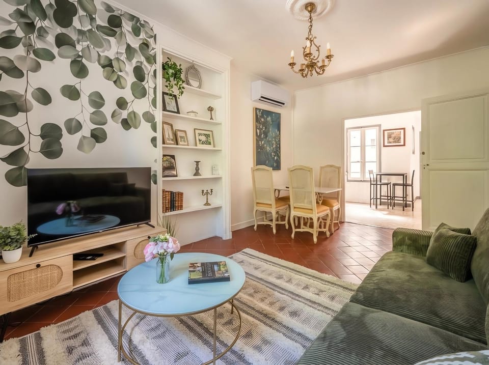 TV and multimedia, Living room, Seating area, Dining area