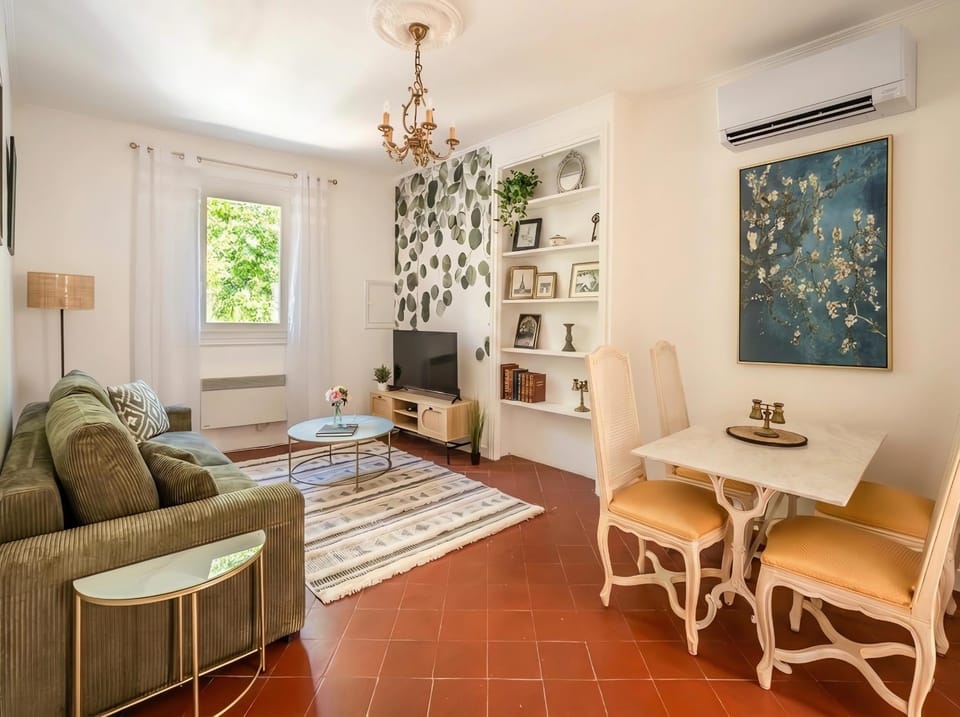 TV and multimedia, Living room, Seating area, Dining area, heating, air conditioner