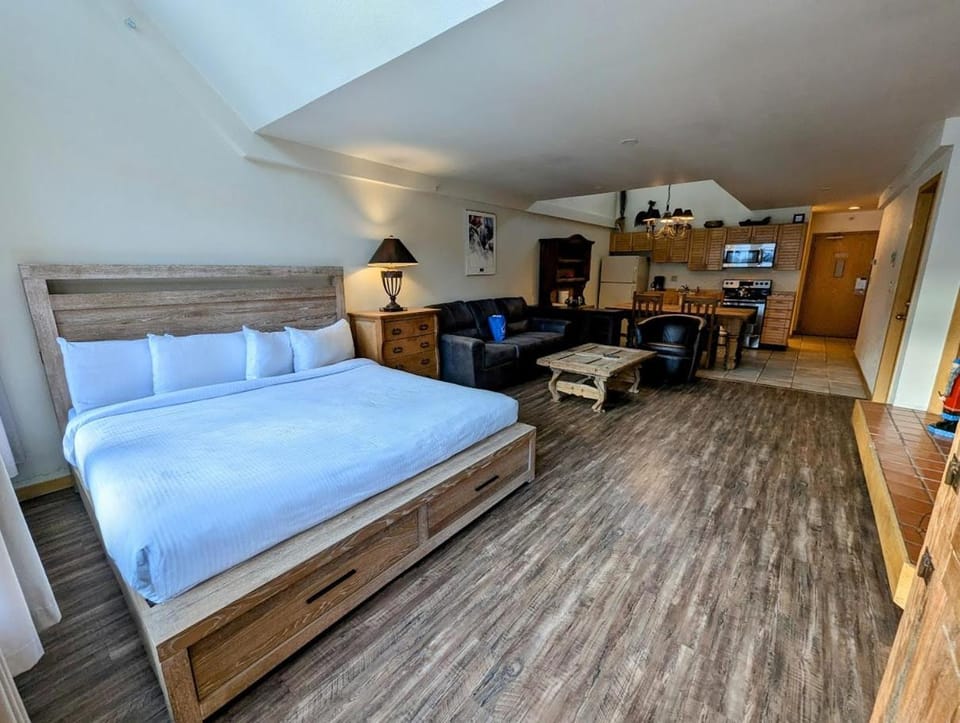 Liftside 402 by SummitCove Lodging in Colorado House in Keystone