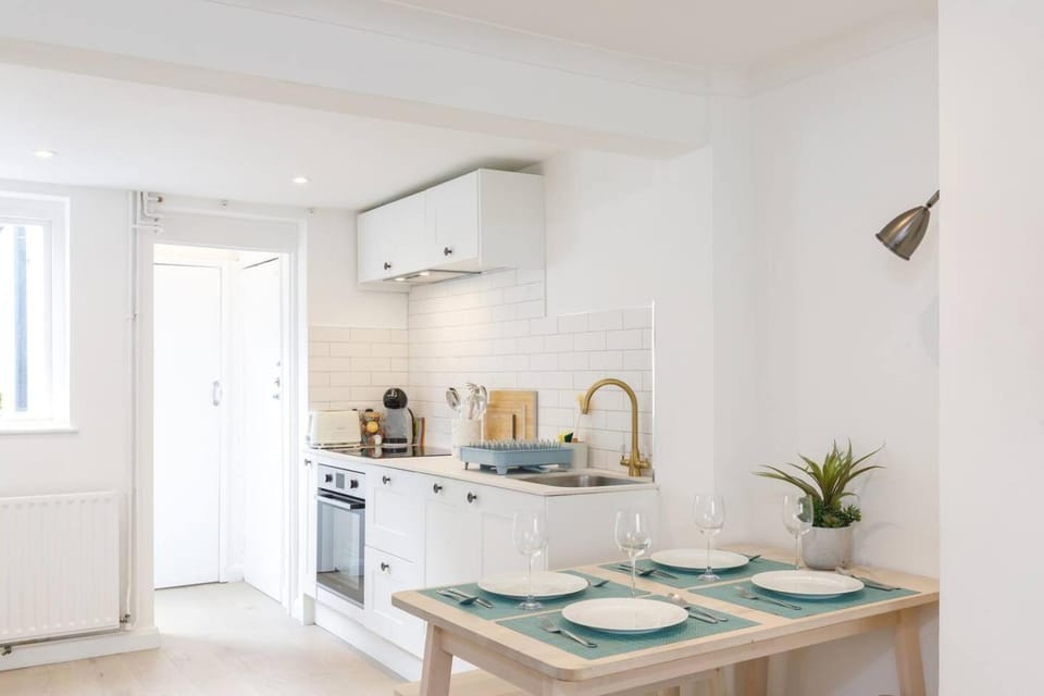Dining area, kitchen