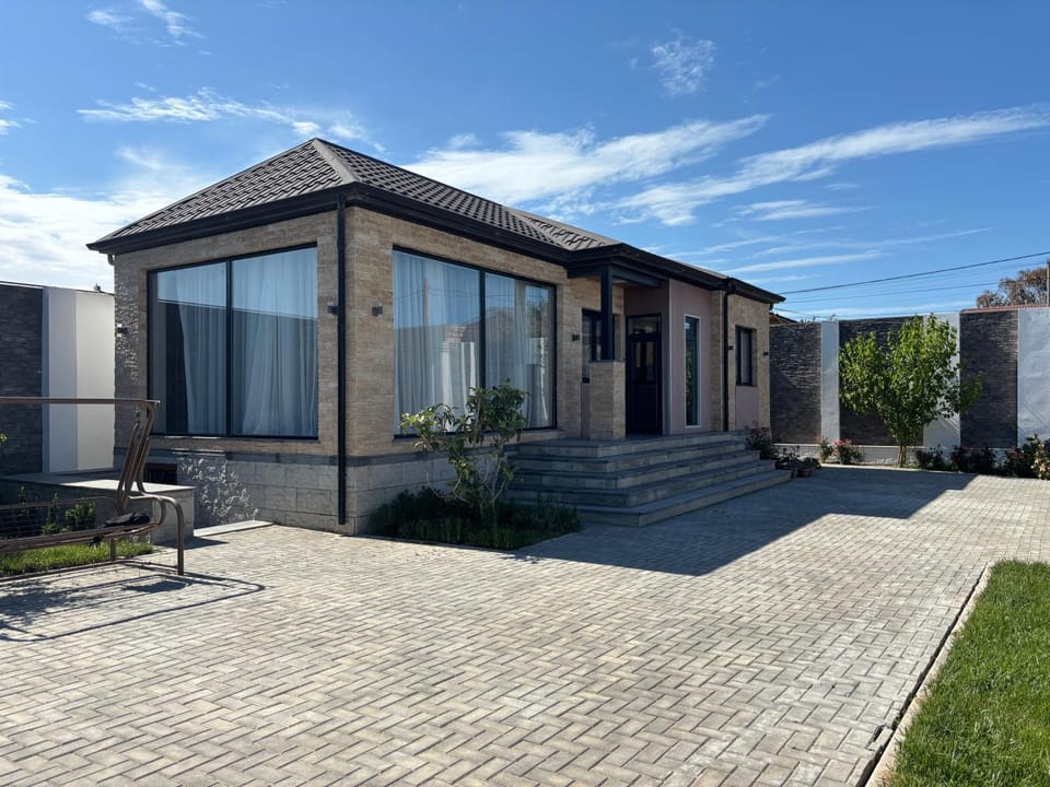 Property building, Spring, Day, Garden, Garden view