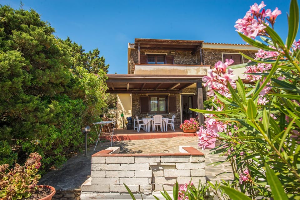 Property building, Facade/entrance, Balcony/Terrace