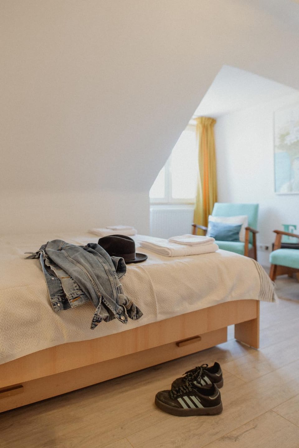 Bed, Bedroom, towels