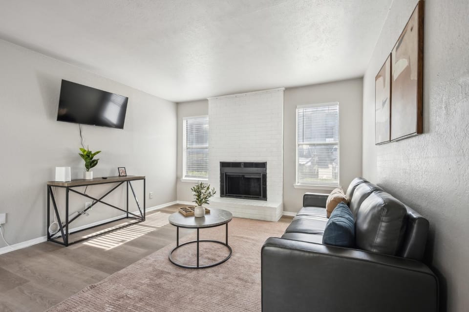 The Chandler 1111 I Comfy 2 Bed 2 Bath Apartment in Grand Prairie