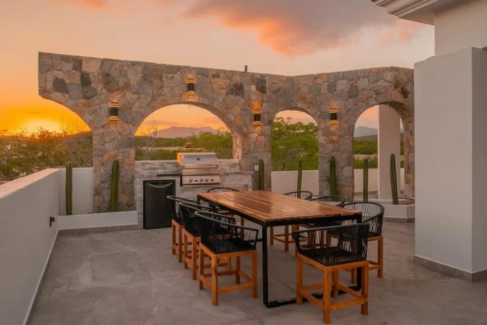 Elegant 6BR Oasis with Ocean Views Pool & Golf House in San Jose del Cabo
