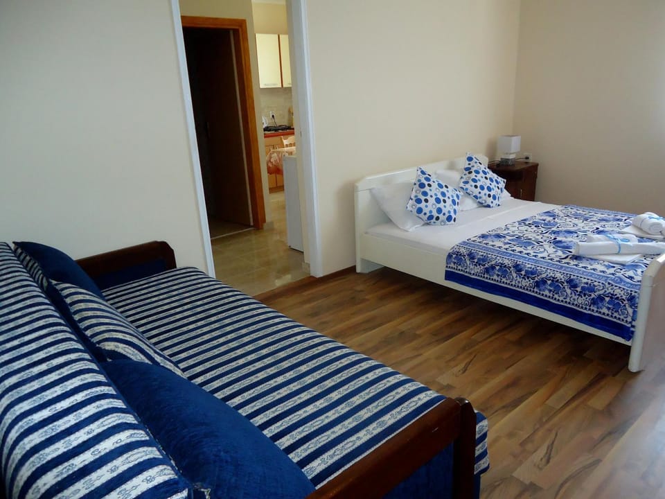 Bed, Day, Photo of the whole room, Bedroom
