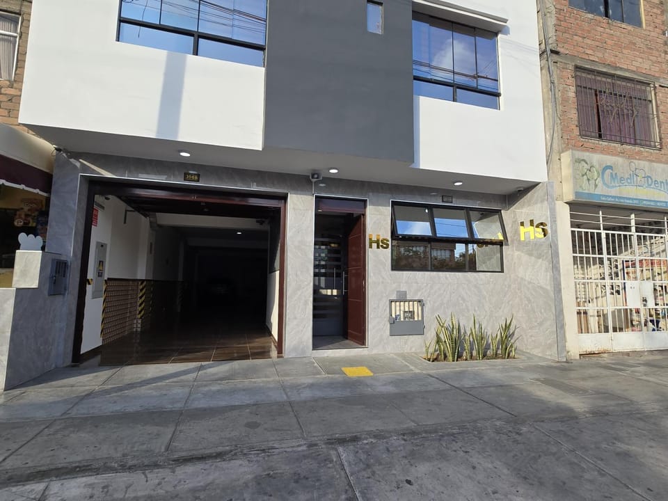 Facade/entrance