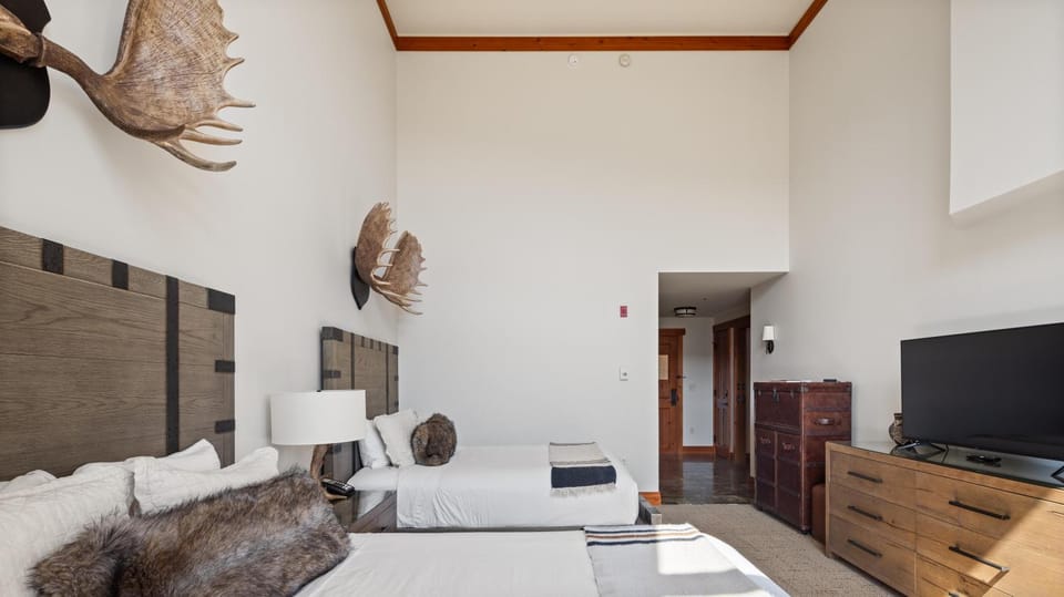 1535 Guest Room Spruce Peak Lodge at Stowe Mt Resort Sleeps 4 Resort in Stowe