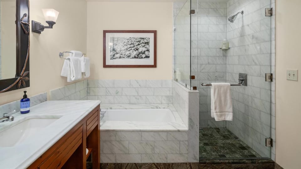 1535 Guest Room Spruce Peak Lodge at Stowe Mt Resort Sleeps 4 Resort in Stowe
