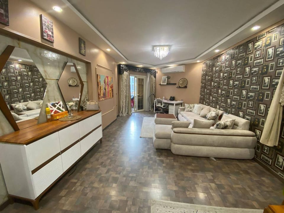 Female Guests Only Private Room in Shared Apa Vacation rental in Cairo Governorate