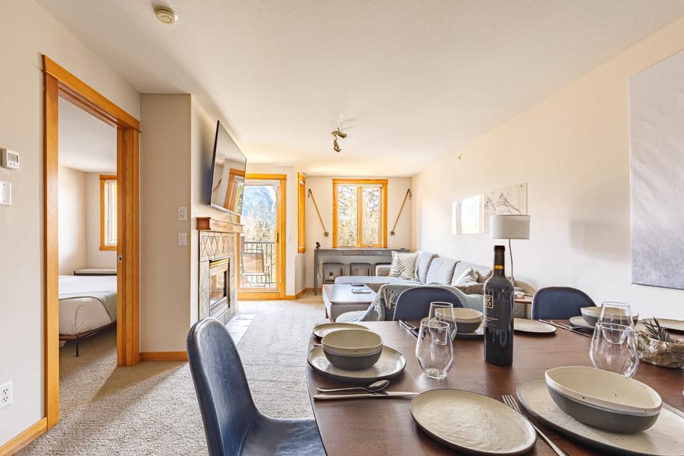Living room, Seating area, Dining area, Bedroom