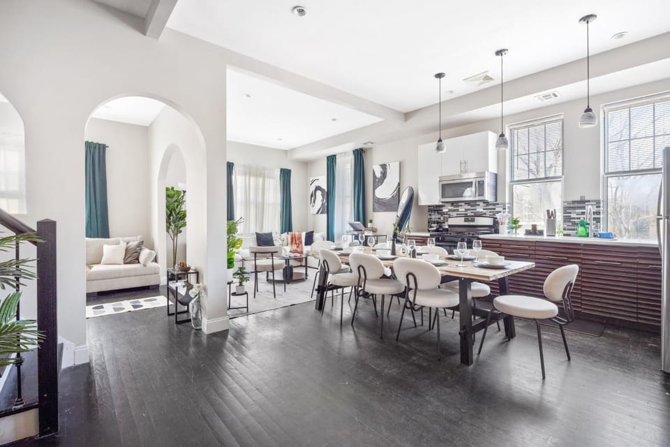 Biggest Duplex 6BD in Bushwick for 16 Guests Apartment in Bedford-Stuyvesant