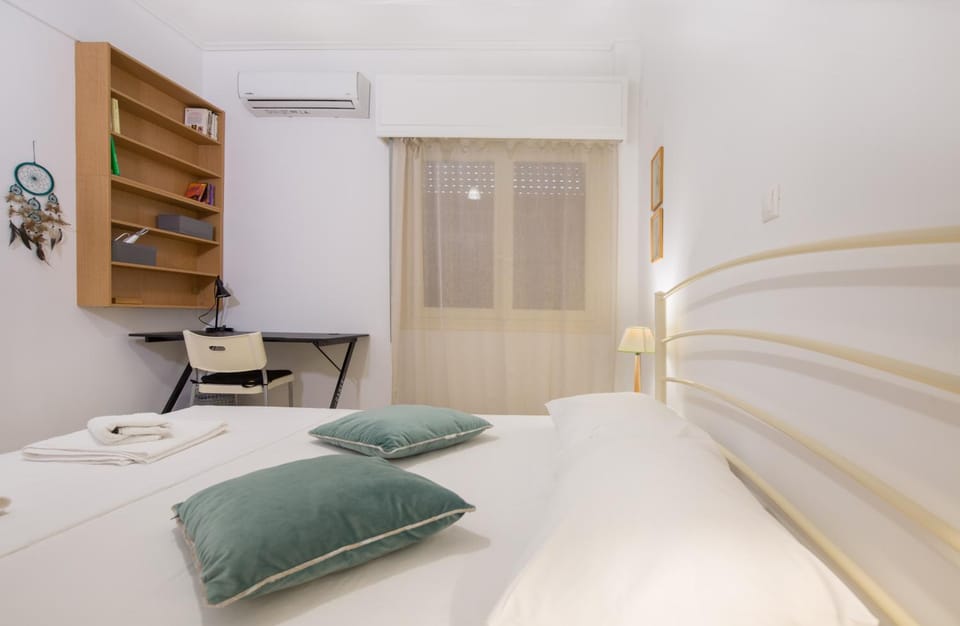 Bed, Bedroom, towels, air conditioner
