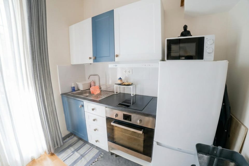 Coffee/tea facilities, microwave, stove