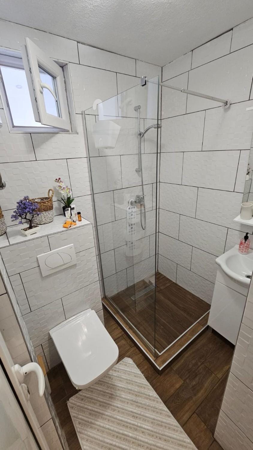 Shower, Toilet, Bathroom