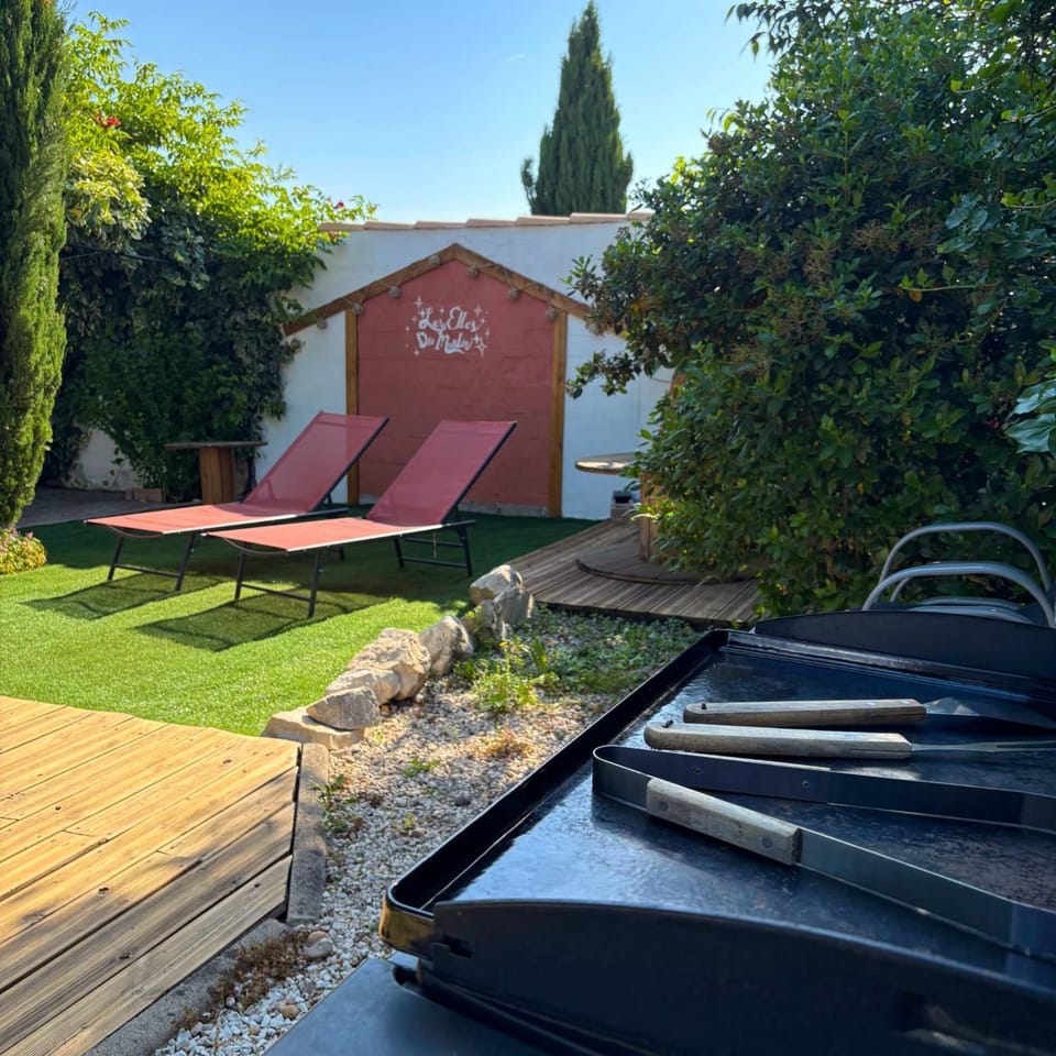 Les Elles du Moulin Avec Piscine House in Vedène