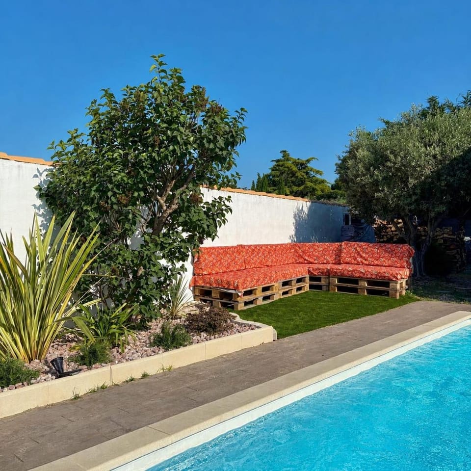 Les Elles du Moulin Avec Piscine House in Vedène