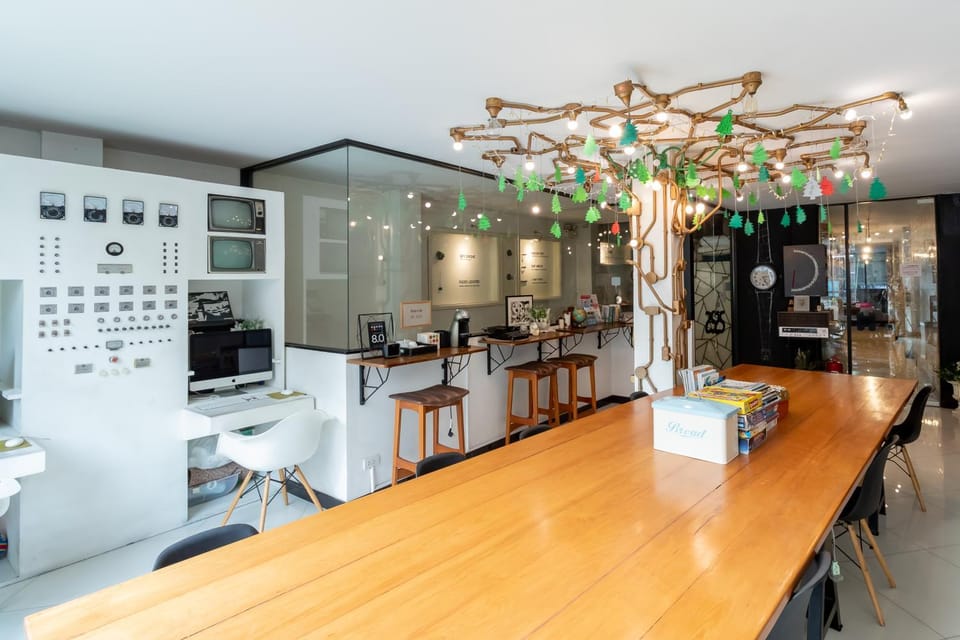 Lounge or bar, Dining area, Communal kitchen