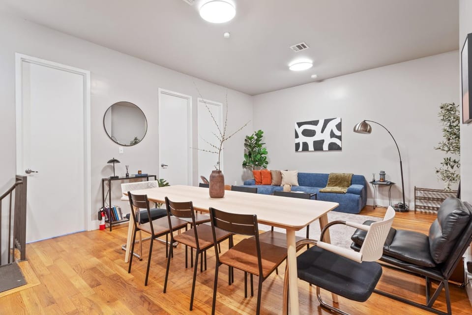5BD Duplex w Private Patio BBQ and Arcade Games Apartment in Manhattan
